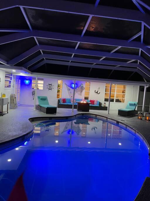 House with Heated Pool near to Florida Beaches - Chambres d'hôtes Port Saint Lucie