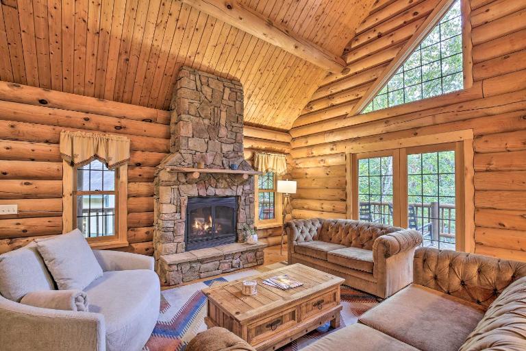 Splendid Family Cabin w/ Hot Tub & Grill! - Chambres d'hôtes Lake City