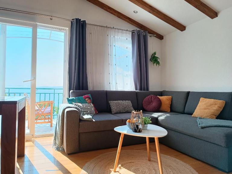 Apartmani Mira Brela - Bed and Breakfast Brela