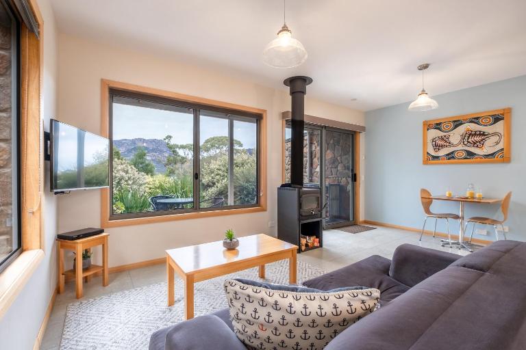 Freycinet Stone Studio 6 - Mica - Bed and Breakfast Coles Bay