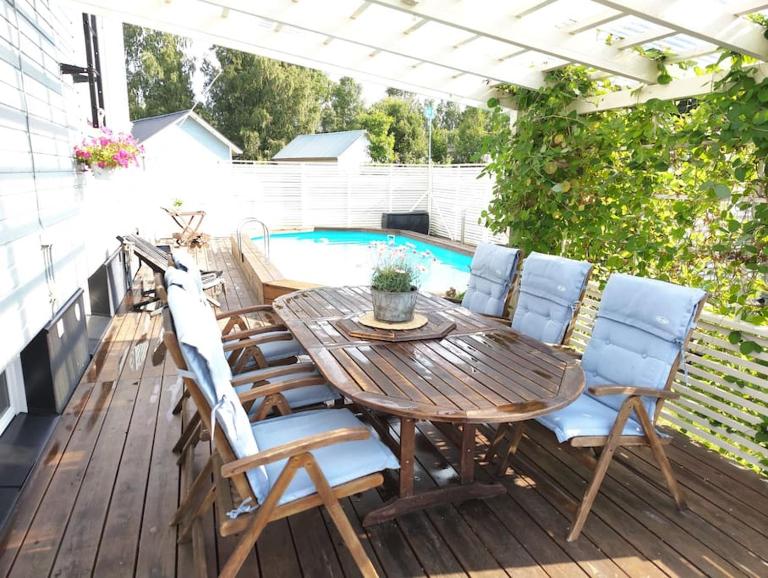 Yksityinen kellarikerros omalla sisäänkäynnillä, Pietarsaari - B&B Jakobstad