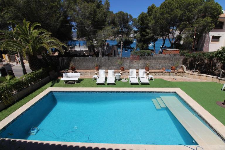 Swim and Barbecue near the Sea - B&B Santa Ponsa