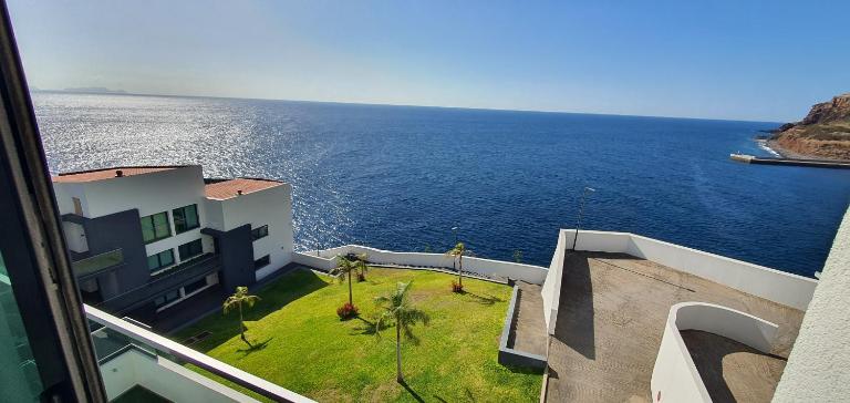 Apartamento T2-5m Aeroporto CR7 - B&B Santa Cruz