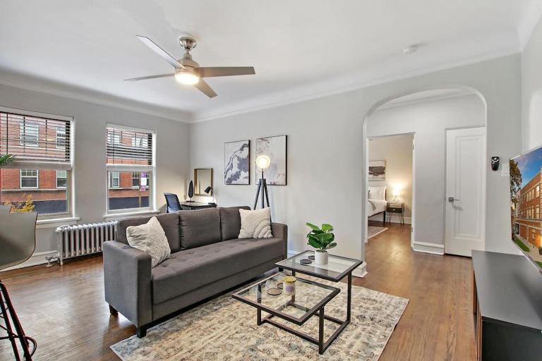 Lovely 1BR Apt in Evanston - Elmwood 105 - B&B Evanston