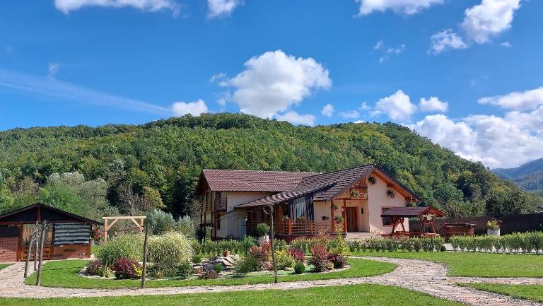 Pensiunea Romosan - B&B Cucuiș