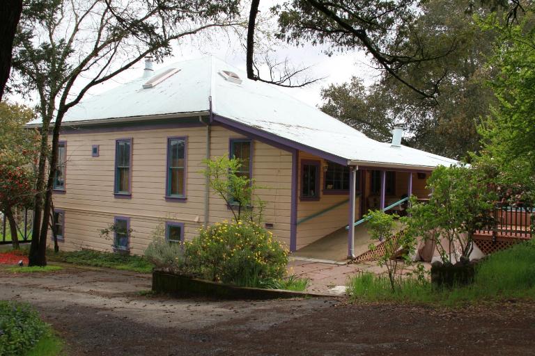 Royal Nesu Retreat House - B&B Geyserville