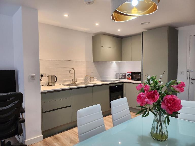 Lovely Luxury Apartment near Luton Airport 801 - Ferienwohnung Luton