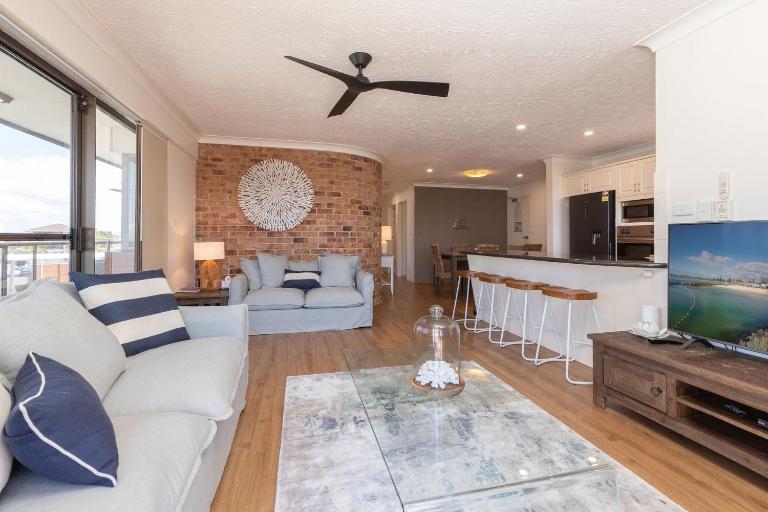 Coastal Retreat 10 Champagne Court - B&B Tuncurry