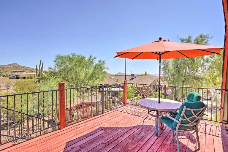 Unwind Poolside! Dreamy Desert Oasis in Phoenix - B&B Phoenix