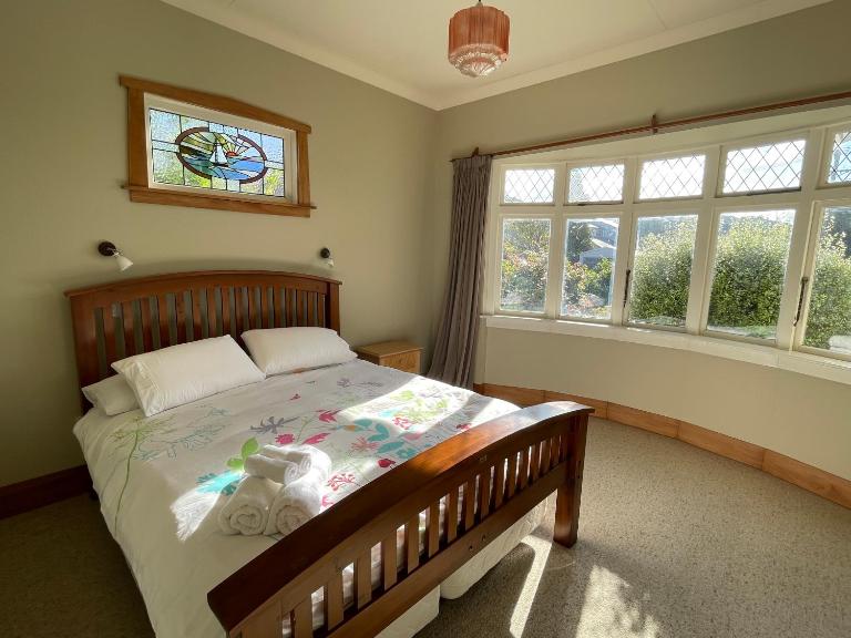 NO PARTY ALLOWED, Peaceful, Spacious, central Petone, free unlimited Fibre Wi-Fi & free parking - B&B Lower Hutt
