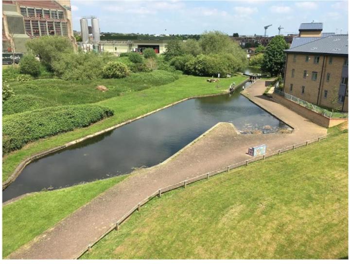 Double Room in a Top Floor Shared Apartment - B&B Northampton