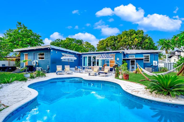 Pool and Beach Relaxing Close to Everything - Chambres d'hôtes Dania Beach