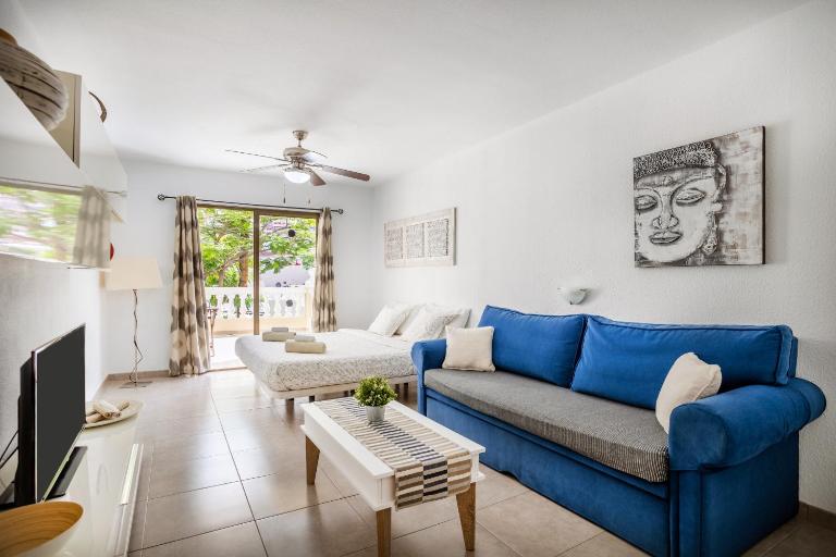 Castle Harbour Samuel's Studio Flat - Bed and Breakfast Los Cristianos
