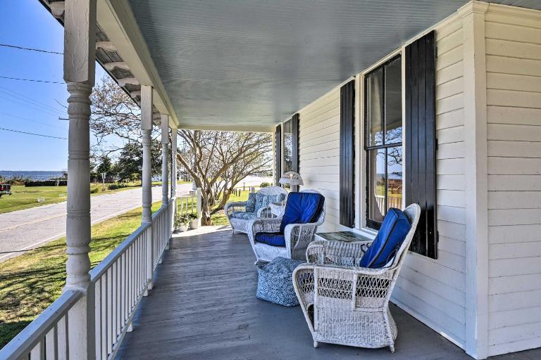 Cozy Currituck Home w/ Fire Pit near Ferry! - Ferienwohnung Currituck
