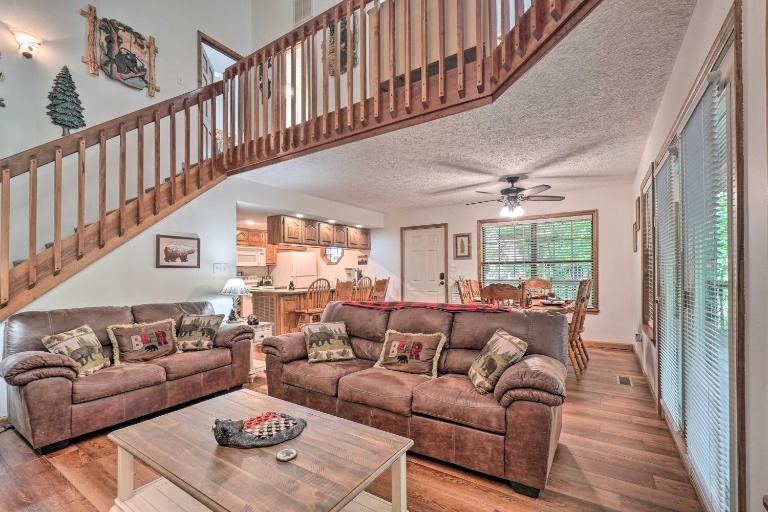 Picturesque Pigeon Forge Cabin w/ Mountain Views - Ferienwohnung Pigeon Forge