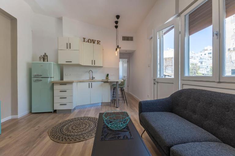 1B Patio beach house premium location w/2 balcony - Ferienwohnung Tel Aviv