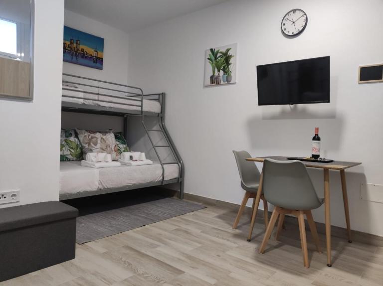 CASA PIRÁMIDE 4 WIFI - Parking y Terraza Privada - Chambres d'hôtes Icod de los Vinos