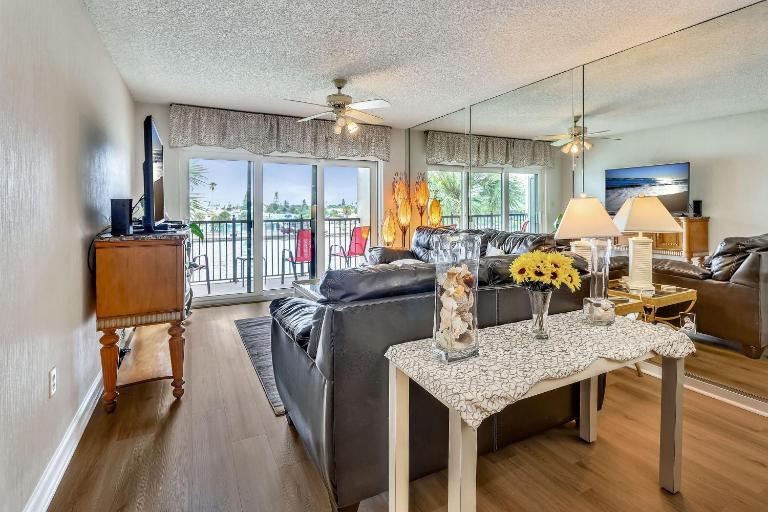 Land's End 3-305 Bay Front - Premier - B&B Saint Pete Beach