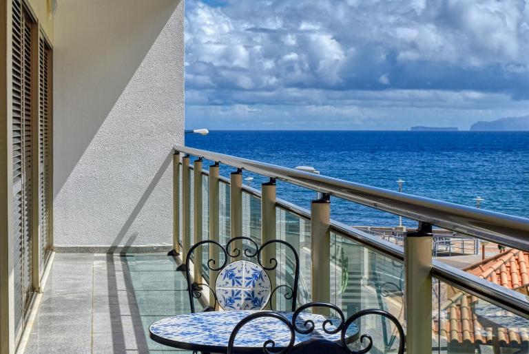 Machico Beach, a Home in Madeira - Chambres d'hôtes Machico