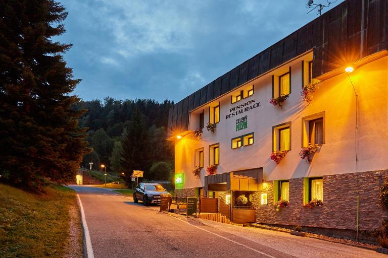 Pension & restaurace Zelený Mlýn Žacléř - Bed and Breakfast Žacléř