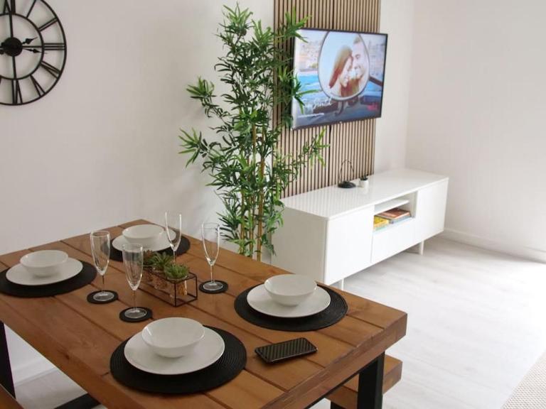 Modern 2 Bed house - HS2, NEC & Birmingham Airport - B&B Marston Green