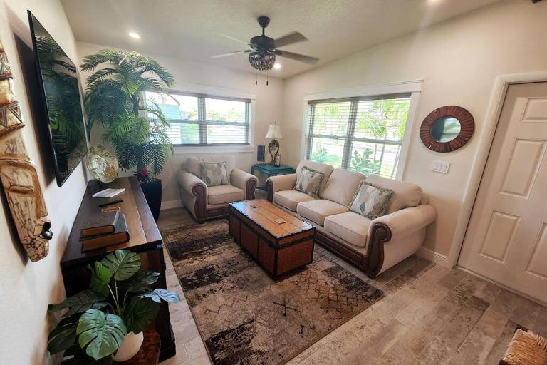 Bali Bungalow - Downtown Cocoa Beach - B&B Cocoa Beach