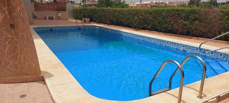 Apartamento Manolo,Punta Prima,400m from the sea & swimming pool - B&B Torrevieja
