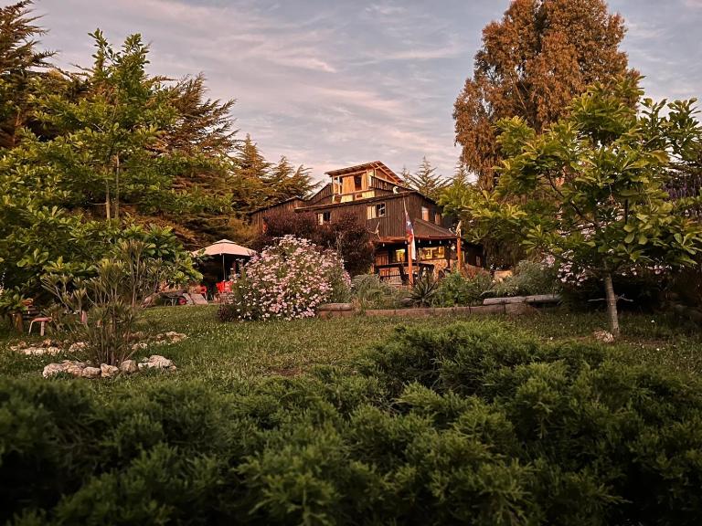 Cabañas Hostal Punta de Lobos Surf & Relax - Bed and Breakfast Pichilemu
