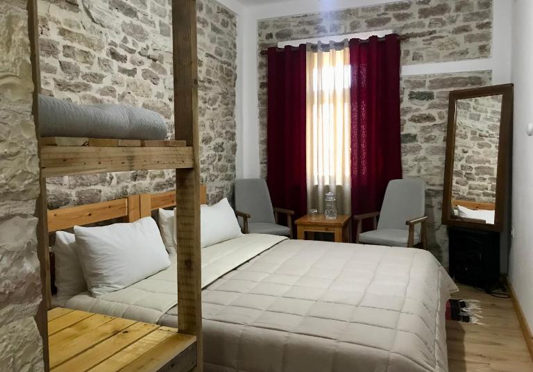 Boutique Vila ERI - Bed and Breakfast Gjirokastër