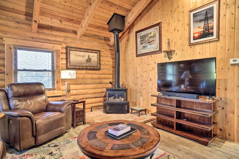 Remote Cabin w/ Gas Stove < 7 Mi to Town! - B&B Glendo