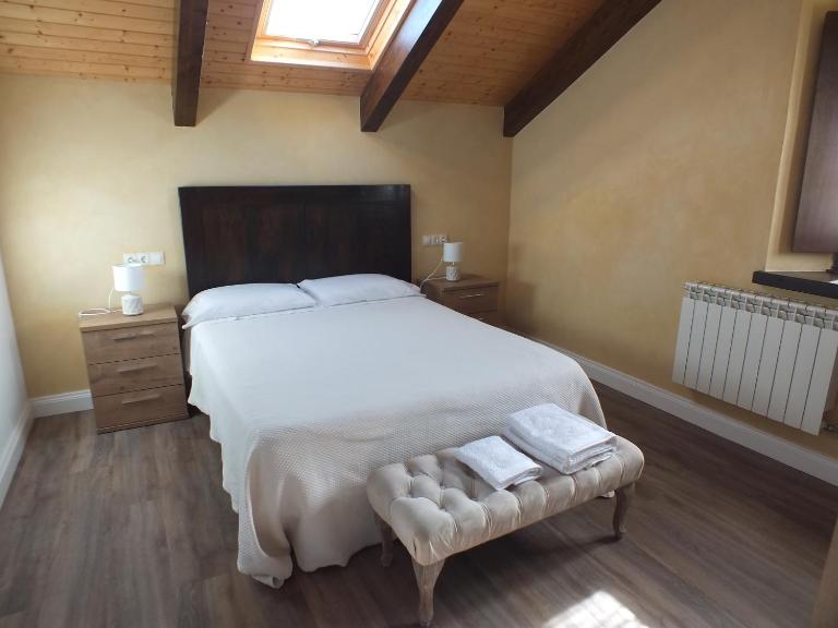 Apartamentos Puerta del Castro - Chambres d'hôtes Coaña