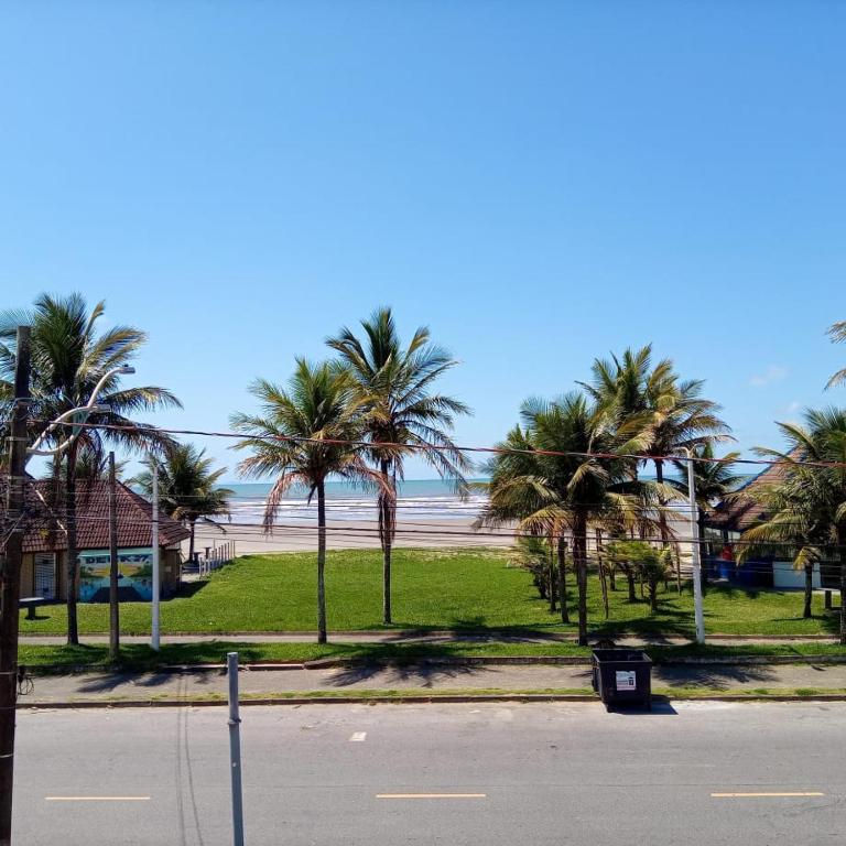 Apto Aluguel na Temporada Pé na Areia Peruíbe SP - B&B Peruíbe