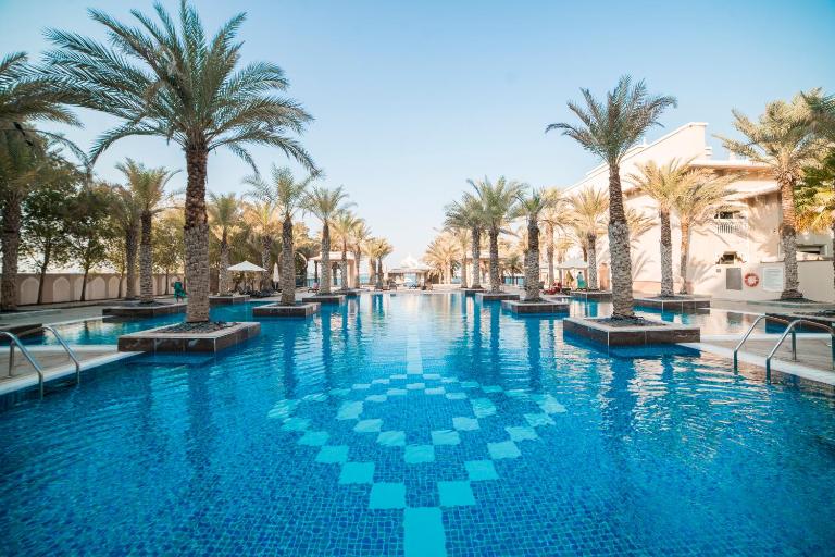 Stunning Apartment with pool and amazing view - B&B Dubai