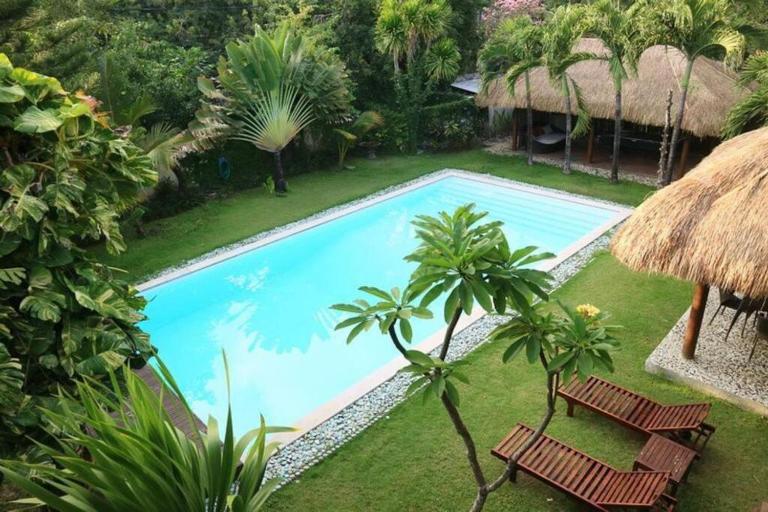 KUTA - 4BR Villa with Private XL Pool - Chambres d'hôtes Kuta