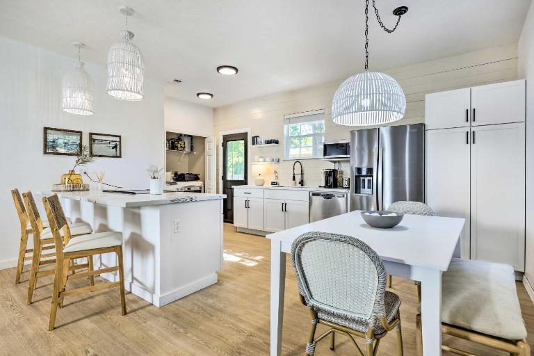 Modern & Chic Gulfport Escape: Walk to Beach! - B&B Gulfport