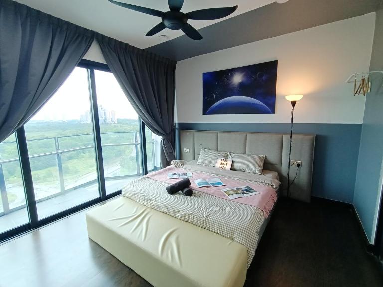 Almas Suites Ruang Galaksi Netflix oleh STAY - Bed and Breakfast Iskandar Puteri