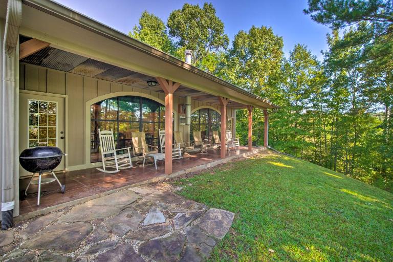 'River Bend Lodge' Heflin Home in the Woods! - B&B Heflin