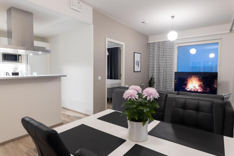 Arctic City Apartment Tammela with sauna and free parking - B&B Rovaniemi