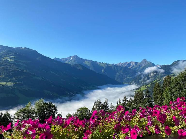 Ferienhaus Zillertal Panorama Blick Balkon Sauna - B&B Zellberg