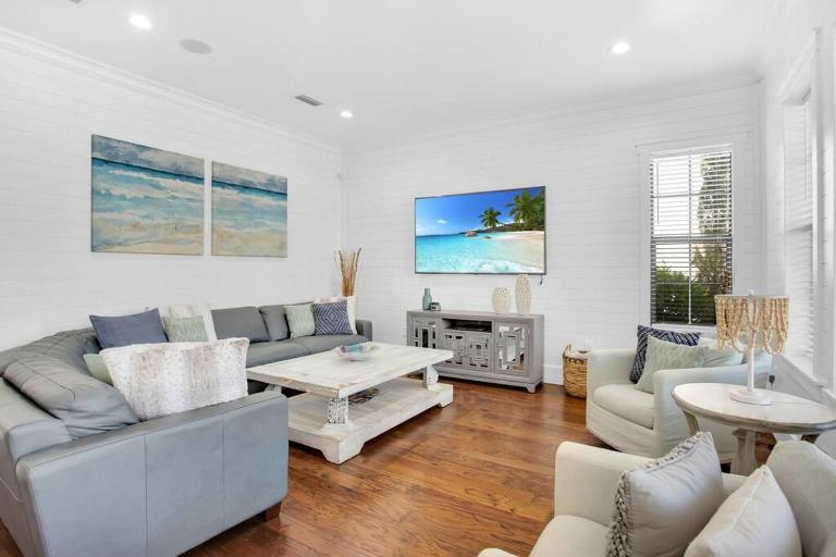 Large 4 bedroom with bunk room and 2 golf carts! - B&B Destin