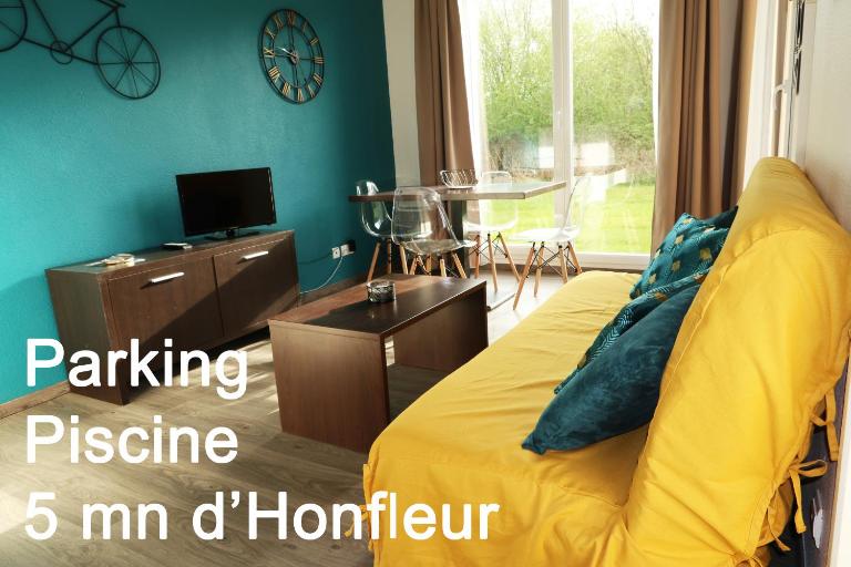 Charmant 2 pièces proche d Honfleur, piscine en saison, parking gratuit, Wifi - Bed and Breakfast Équemauville