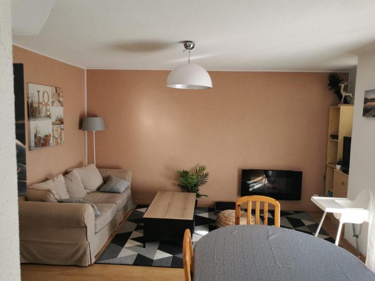 Beau T3 place parking, vue dégagée proche centre - B&B Bagnères-de-Luchon