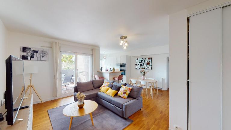 Live Like a Local Stylish 2BR with Balcony & Parking - B&B Saint-Denis