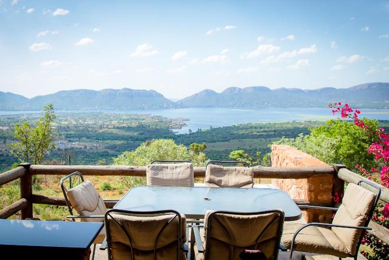 Koraalboom at Benlize - B&B Hartbeespoort