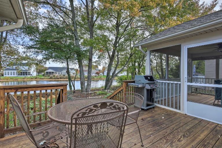 3 Mi to Bethany Beach: Gem w/ Deck & Pool Access - B&B Ocean View