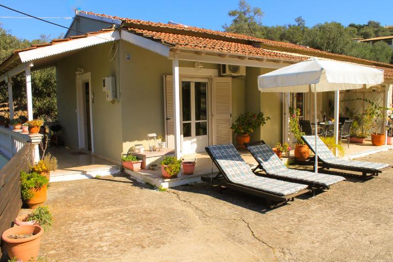 Amalia Apartment - B&B Perítheia