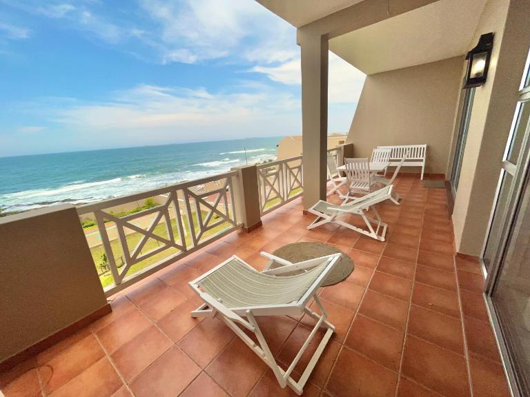 Casa Branca on the Beach with a Pool - Just Renovated - B&B eMdloti