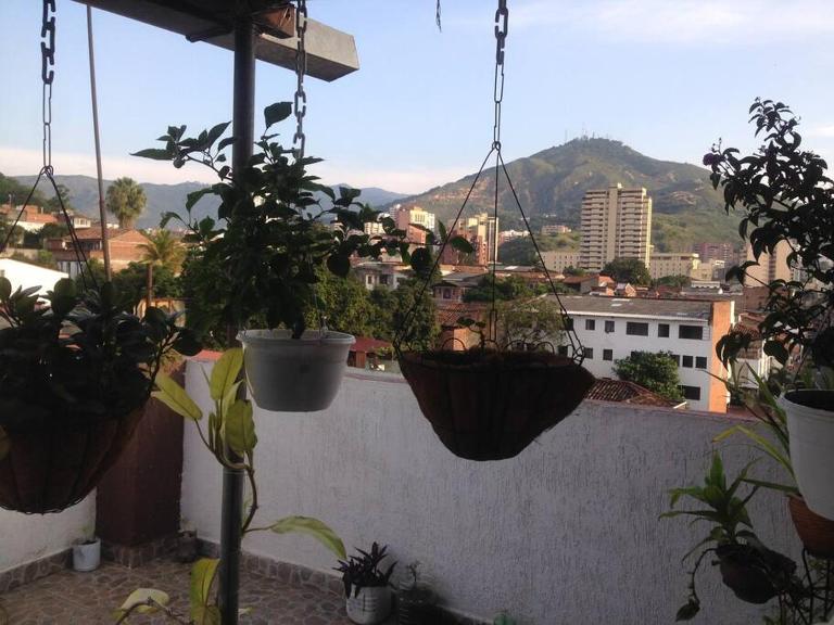 Apartamento con linda terraza en San Antonio - Ferienwohnung Cali