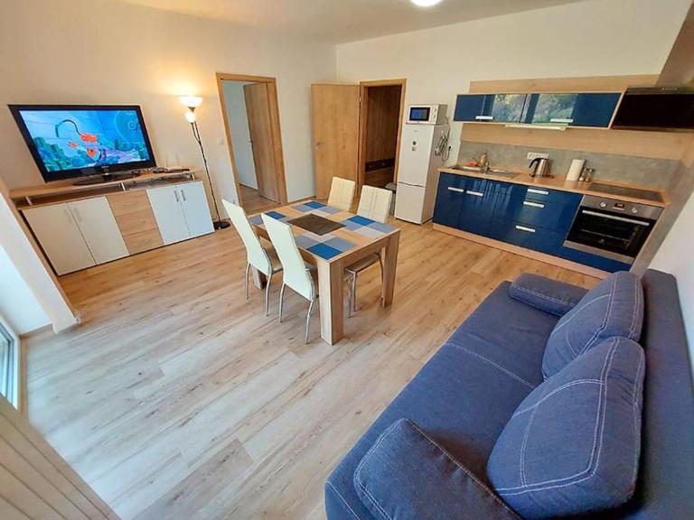Moderní apartmán Horní Maršov - by Alka, 1x free parking - B&B Horní Maršov
