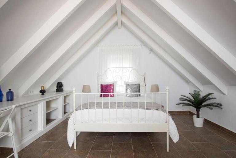 CASARA CUATRO - Charming, cozy loft just steps from the beach - B&B Zahora
